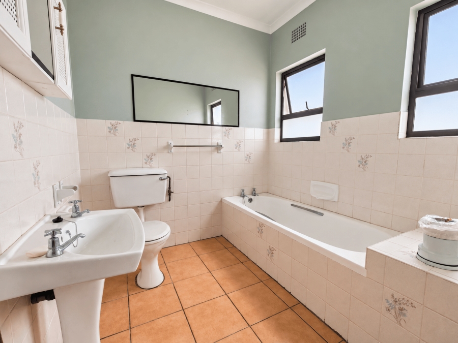 To Let 5 Bedroom Property for Rent in Gonubie Eastern Cape
